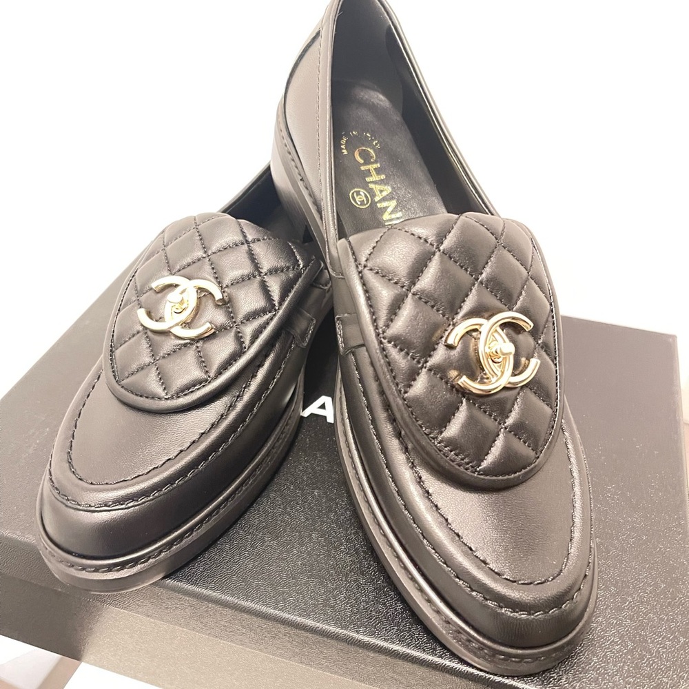 CHANEL women’s loafers